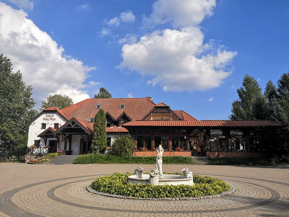 Zajazd Bialy Mlyn Sterławki Wielkie Buitenkant foto